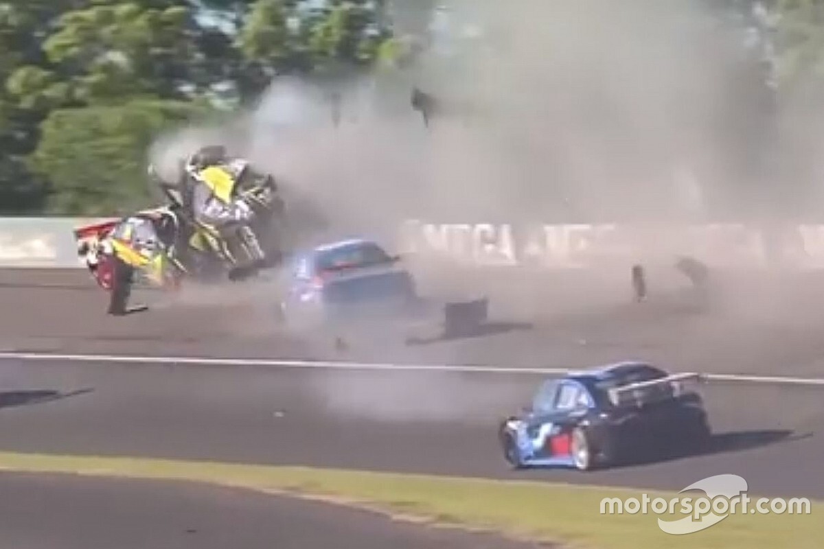 Vídeo: espeluznante accidente en la salida de una carrera en Argentina