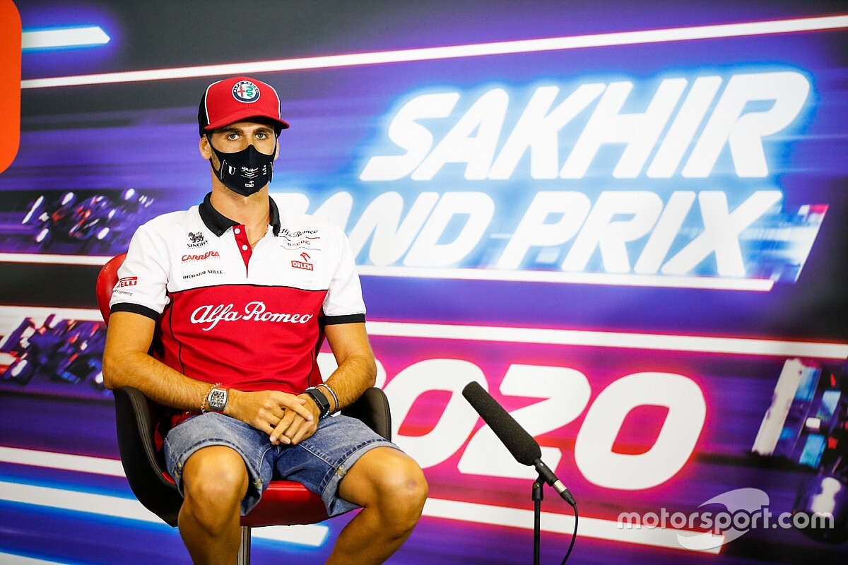 Giovinazzi: "Bu hafta sonu bolca mavi bayrak göreceğiz"
