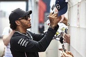 Meghalt a kisfiú, akinek Hamilton egy F1-es autót ajándékozott