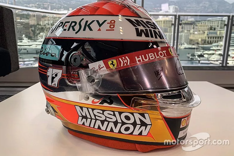 Helm van Charles Leclerc, Ferrari