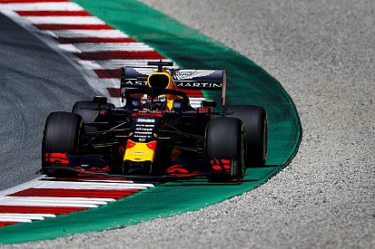 Verstappen: “Als ze consequent zijn, geven ze Hamilton een straf”