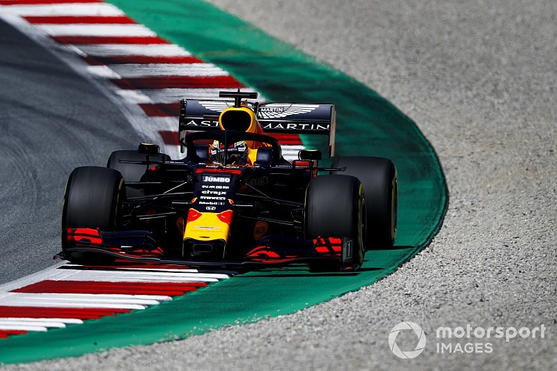Verstappen: “Als ze consequent zijn, geven ze Hamilton een straf”