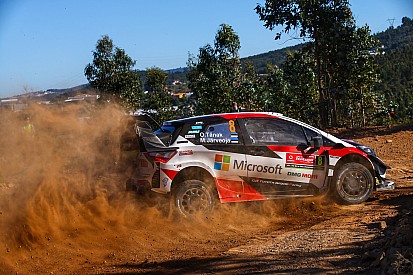 Toyota na czele, Loeb pomaga Neuville'owi