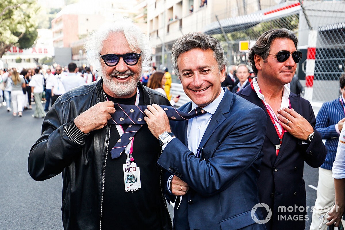 Briatore már túl van a koronavíruson és a kormányokat kritizálja