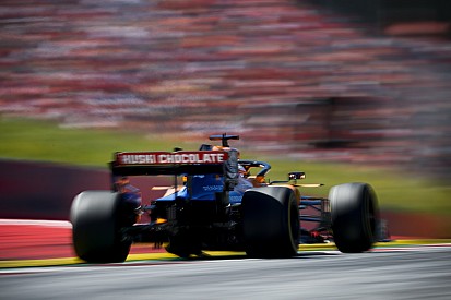 Videón Sainz nagy felzárkózása a McLarennel