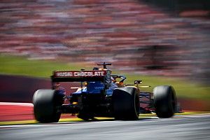 Videón Sainz nagy felzárkózása a McLarennel