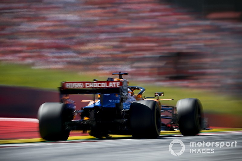 Videón Sainz nagy felzárkózása a McLarennel