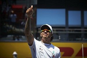Hamilton szerint jobban kijön a mérnökeivel, mint a Mclarennél