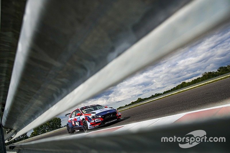 Hajszálon múlt Michelisz szlovákiai pole-ja