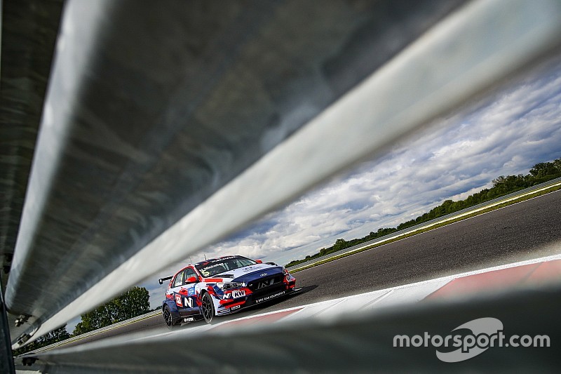 Hajszálon múlt Michelisz szlovákiai pole-ja