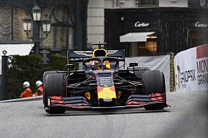 Raceoverall Verstappen brengt 27.000 euro voor goede doel op