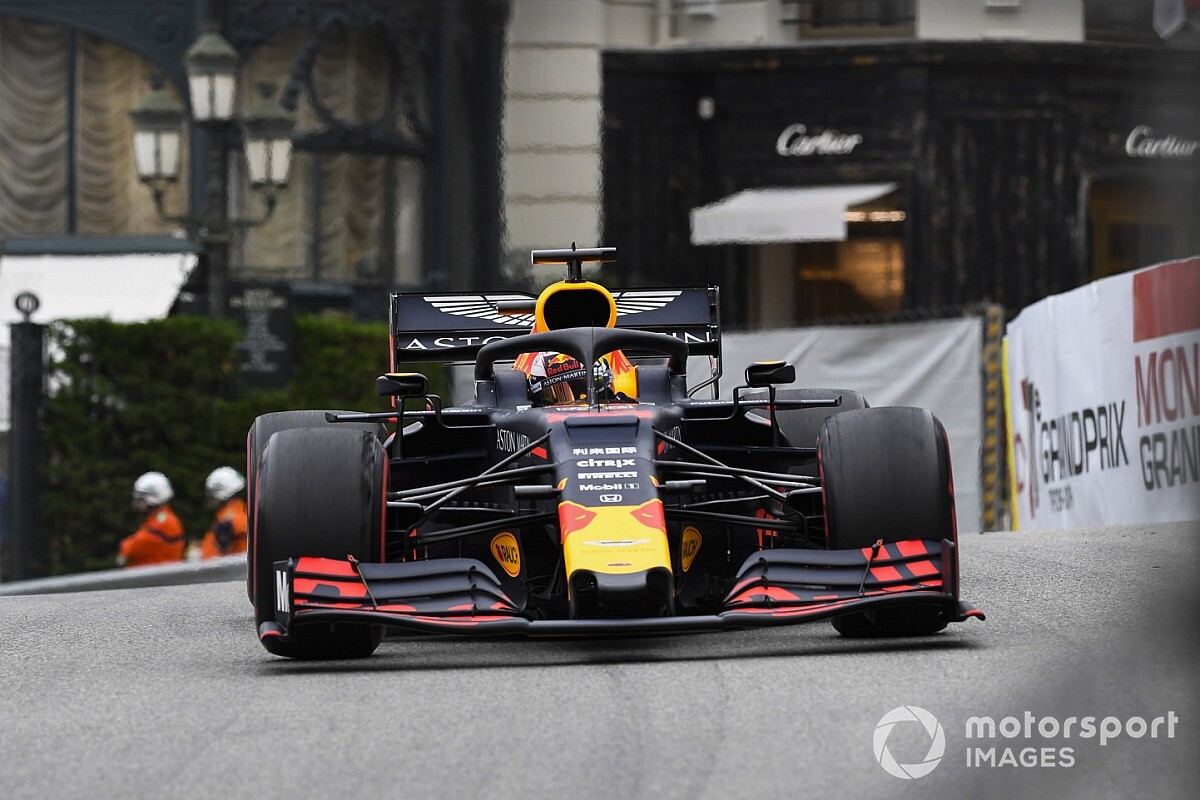 Raceoverall Verstappen brengt 27.000 euro voor goede doel op
