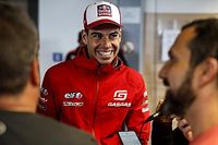 Augusto Fern&aacute;ndez: "Acosta merece estar en 2024 en MotoGP, pero yo tambi&eacute;n"