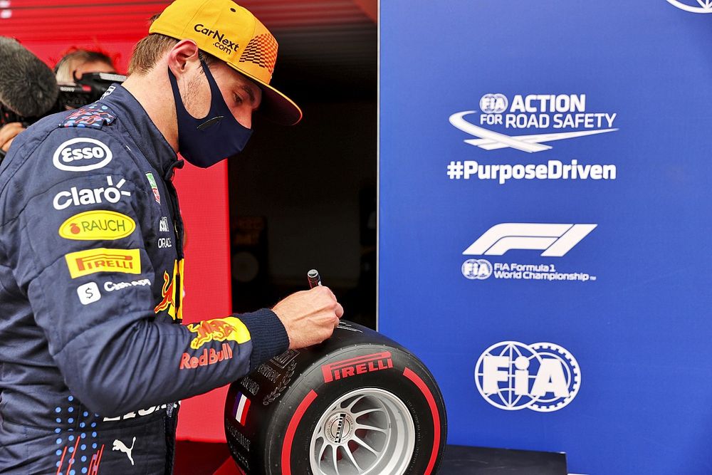 Pole Sitter Max Verstappen, Red Bull Racing with the Pirelli Pole Position Award