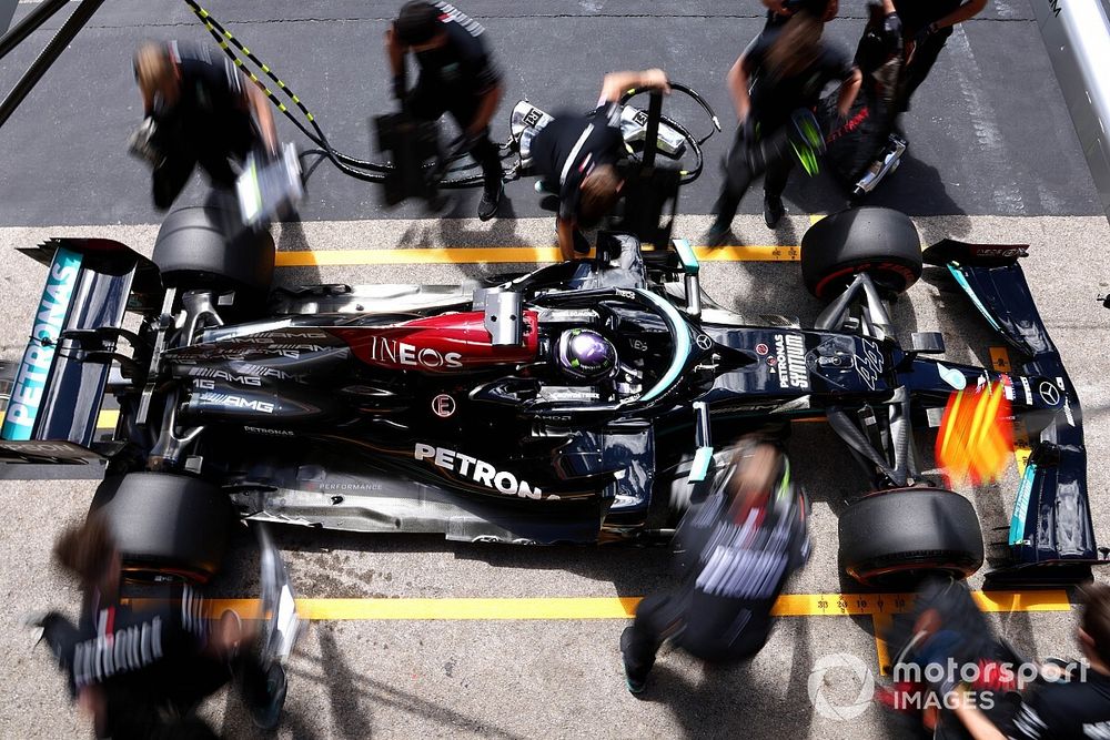 Lewis Hamilton, Mercedes W12, in the pits