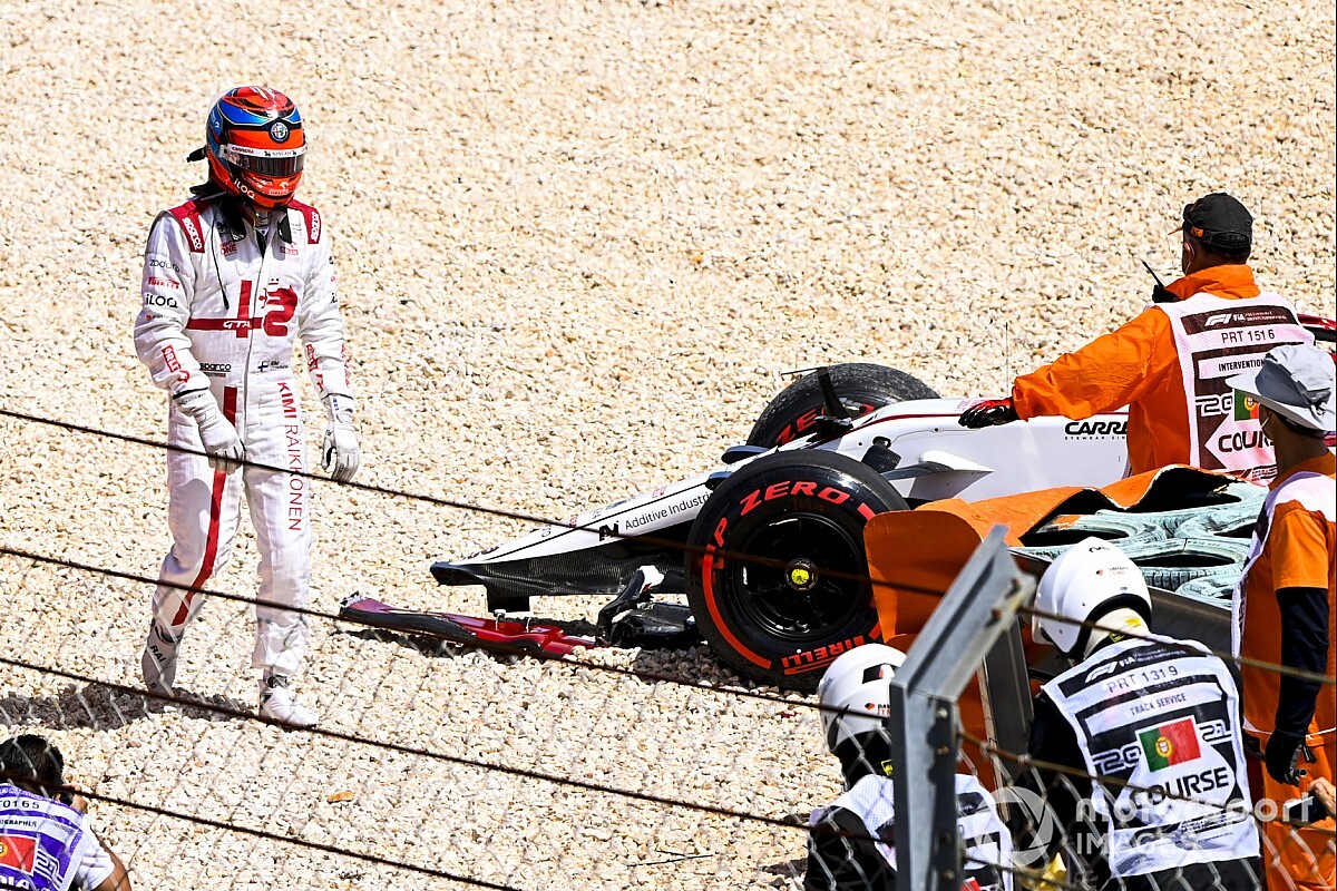 Thuisfront tikt Raikkonen op de vingers