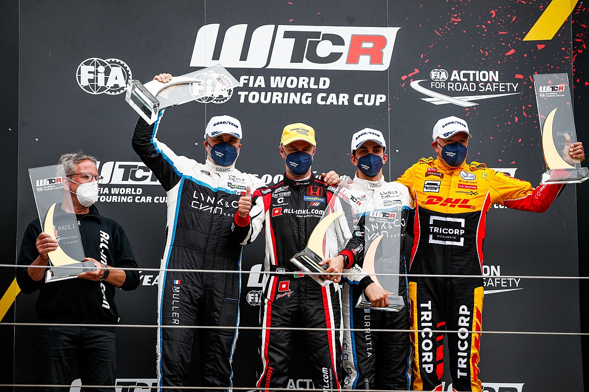 Podios de Girolami y Urrutia en el inicio del WTCR en Nurburgring
