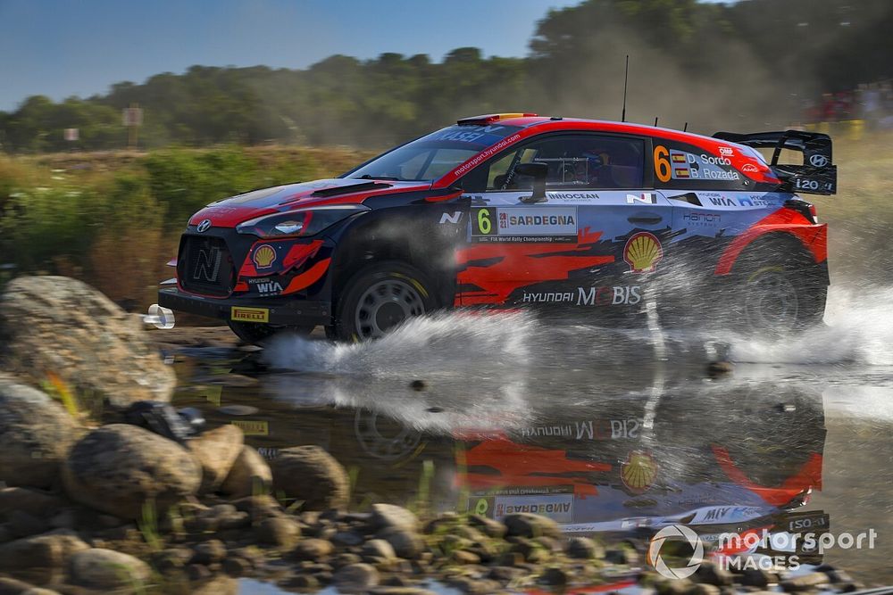 WRC, Rally Italia, PS15: anche Sordo KO. 1-2 Toyota