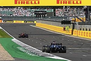Waarom Hamilton niet zwaarder is gestraft na botsing met Verstappen