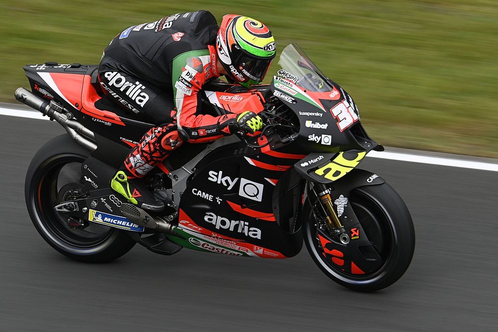 MotoGP, Stiria, Libere 2: lampo di Savadori sul bagnato, Rossi 22°