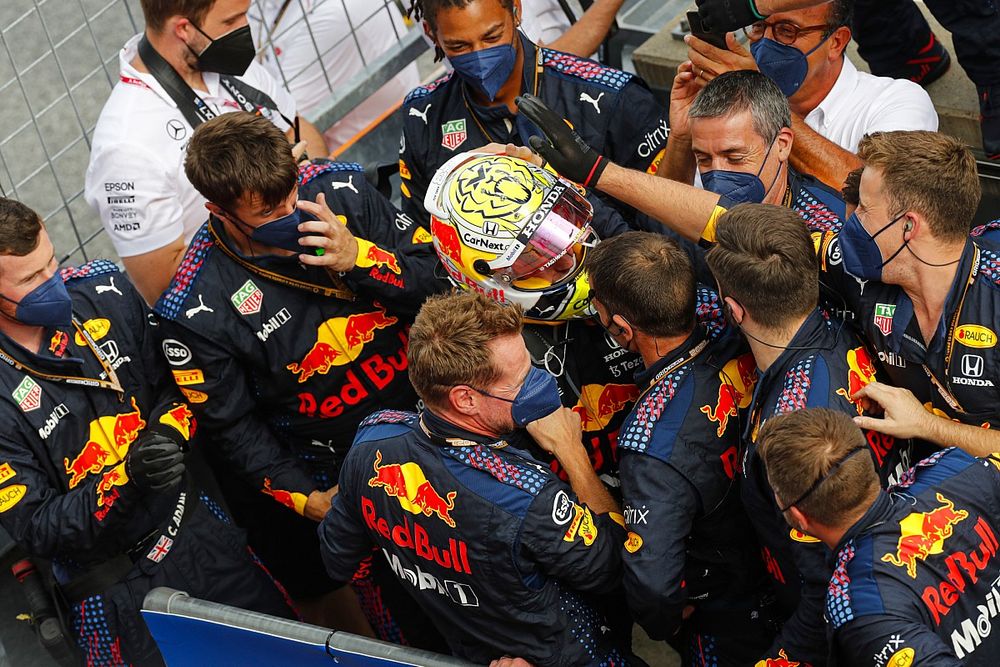 Max Verstappen, Red Bull Racing, 1st position, celebrates with his team in Parc Ferme