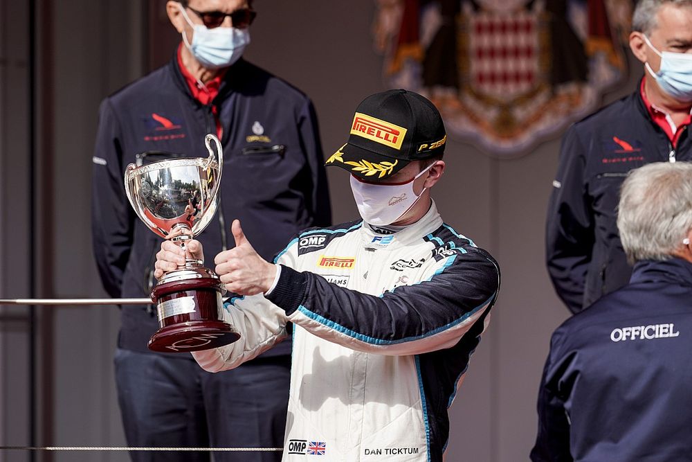 Dan Ticktum, Carlin, 2nd position, with his trophy on the podium