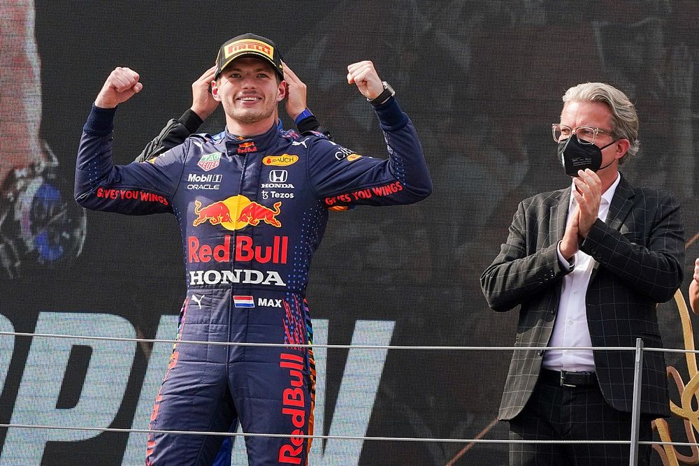 „Verstappen a Forma–1 abszolút uralkodója jelenleg”