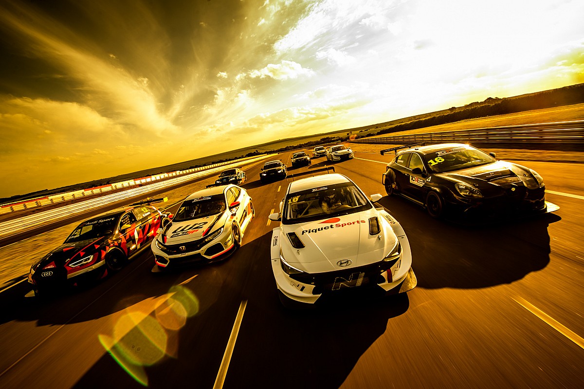 TCR South America realiza primeira etapa em Interlagos com grid internacional