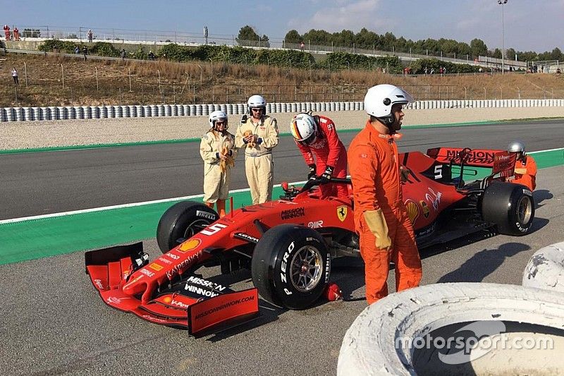 Sebastian Vettel, Ferrari SF90, fermo a bordo pista