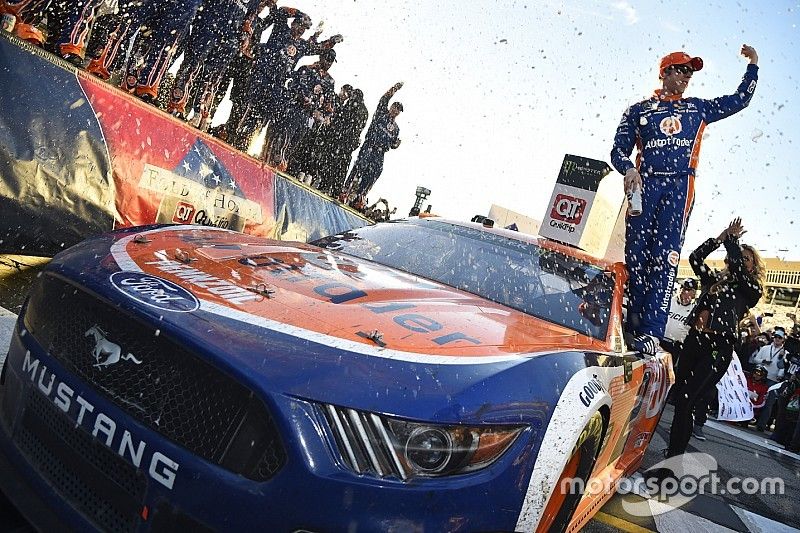 Winner Brad Keselowski, Team Penske, Ford Mustang