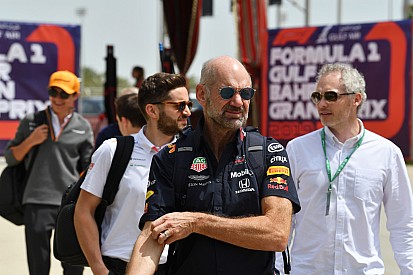 Maradni akar a Red Bull technikai kulcsembere