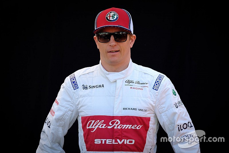 Óriási: Räikkönen laza megérkezése Kínába, utolsóként… (videó, képek)
