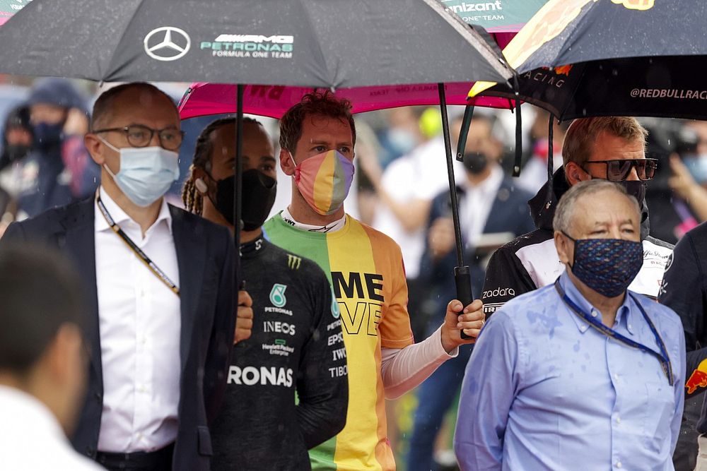 Vettel among drivers summoned over pre-race ceremony procedure