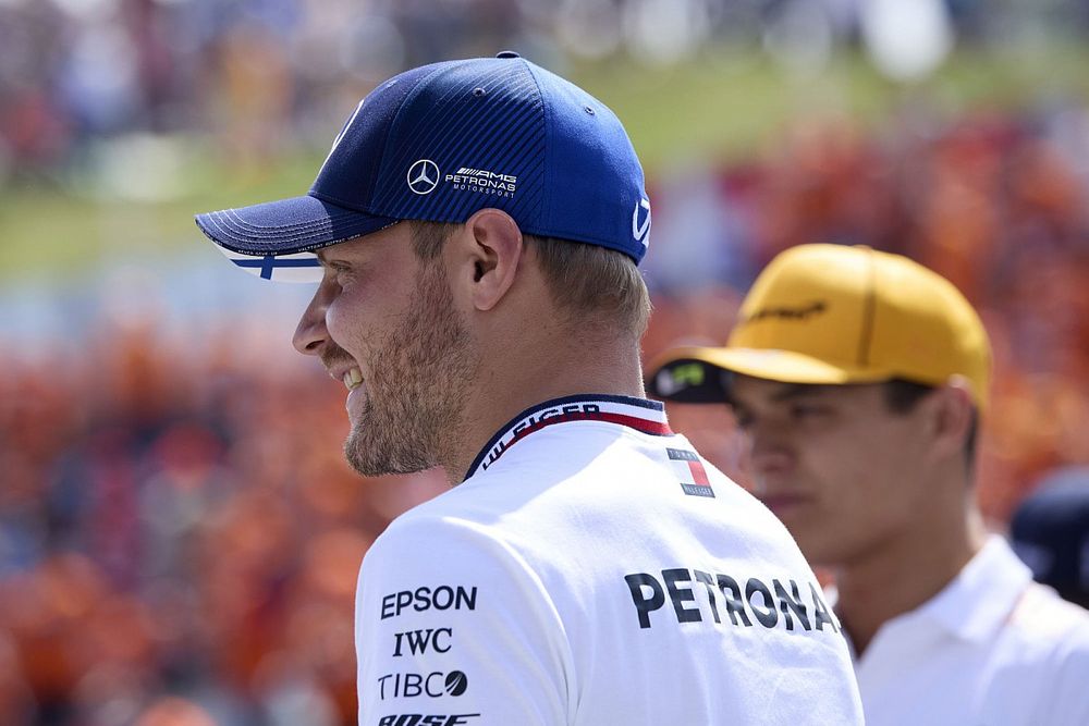 Bottas aktívan tölti a nyári szünetet, remekül teljesített egy bicikliversenyen