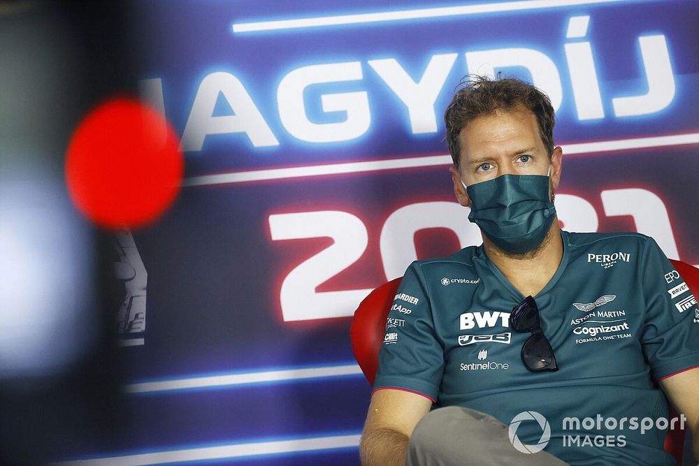 Alasan Vettel Lebih Jagokan Verstappen ketimbang Hamilton