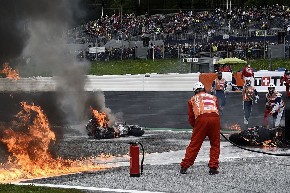 Fotos: el tremendo incendio de las motos de Pedrosa y Savadori