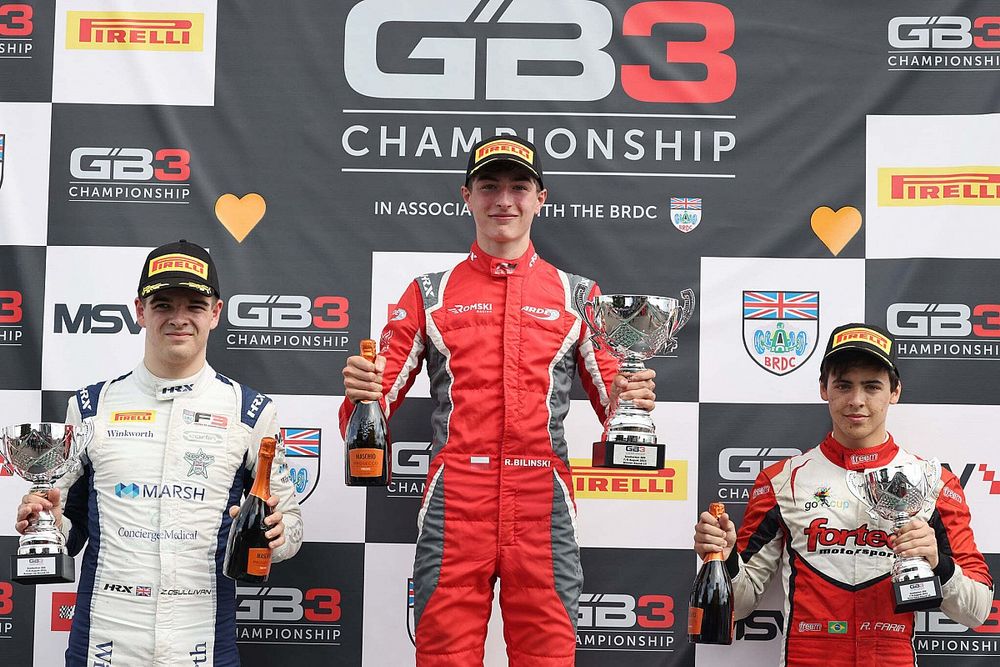 Biliński triumfuje na Snetterton