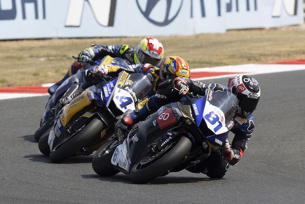 Navarra Supersport 2. Yarış: Kırmızı bayraklar altında biten yarışı Aegerter kazandı