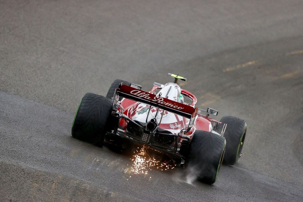 Sparks trail from Antonio Giovinazzi, Alfa Romeo Racing C41