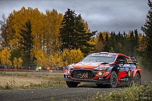 WRC, Rally Finlandia, PS16: Tanak si avvicina di poco a Evans