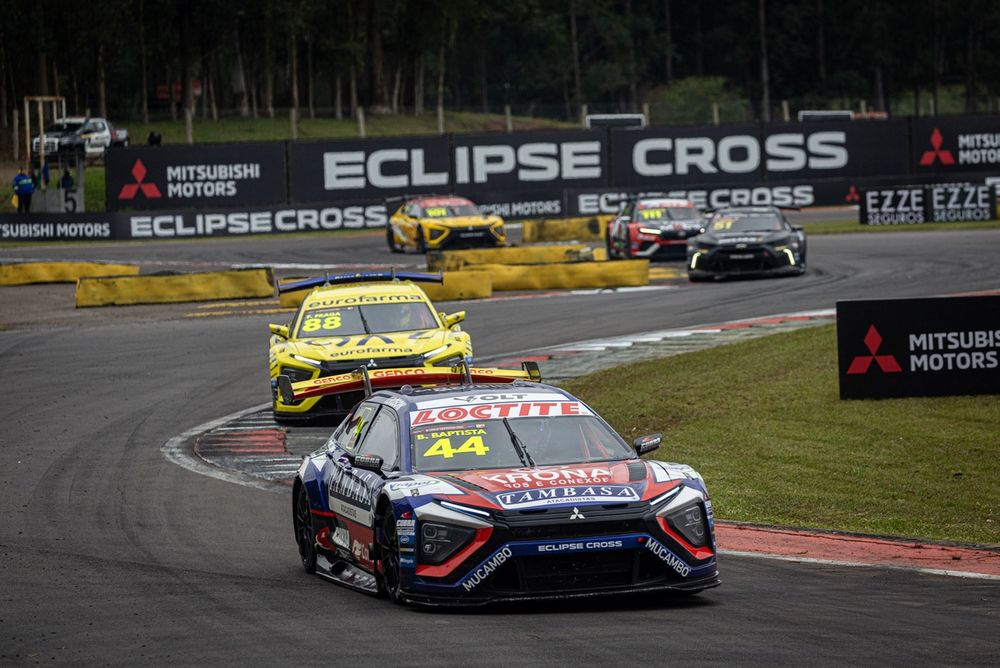 Bruno Baptista (RCM Motorsport) e Felipe Fraga (Eurofarma RC) na corrida principal do Velopark