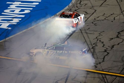 As&iacute; fue el caos que decidi&oacute; el &uacute;ltimo puesto de los playoffs de NASCAR