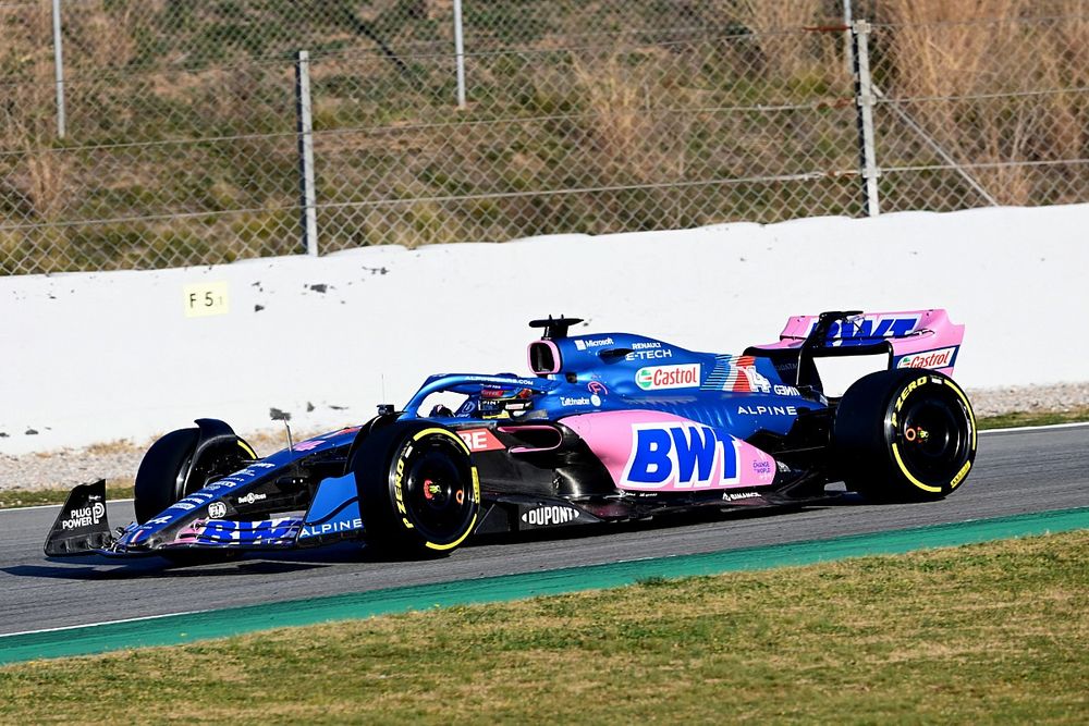 Alonso en el test de Barcelona con el A522, fotos e información