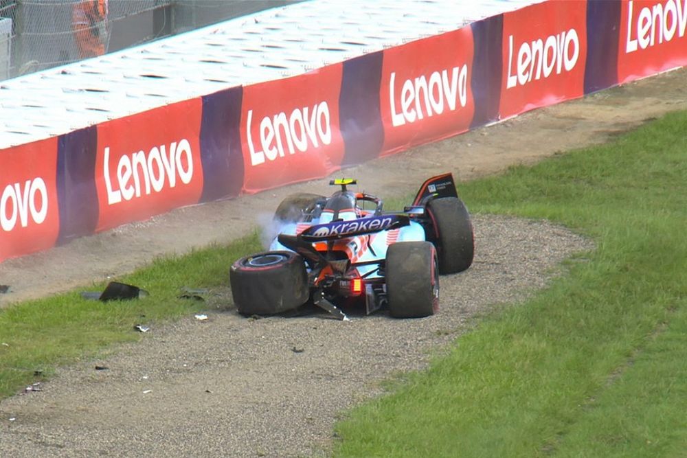 Choque Logan Sargeant, Williams FW45