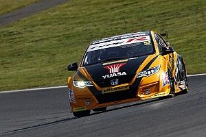 Brands Hatch BTCC: Shedden wins race two amid late drama