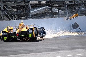 Spencer Pigot crash halts Wednesday Indy 500 practice - video