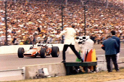 ÉLŐBEN a legendák nagy versenye Indianapolisból: ALONSO, Button, Andretti, Montoya, Fittipaldi... (19:00)