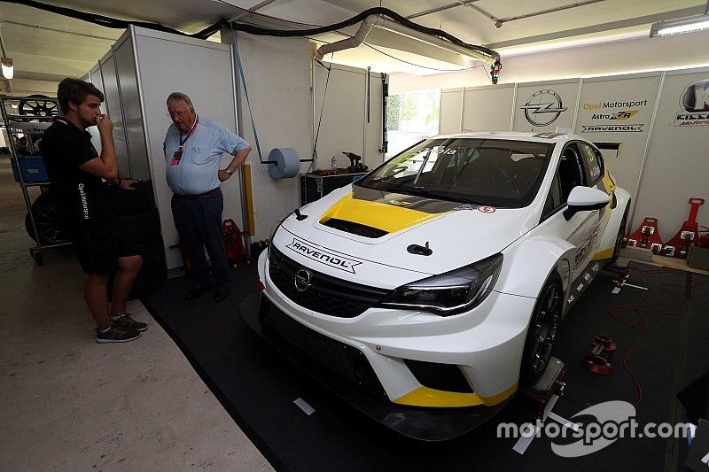 Ecco il Balance of Performance per Opel Astra TCR e Ford Focus TCR