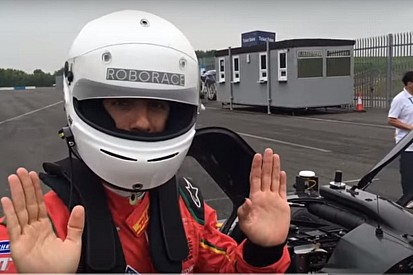 Video, Lucas Di Grassi passeggero dell’auto senza... pilota!