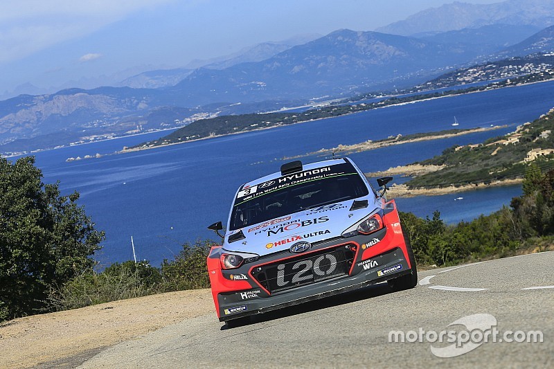 Corsica WRC: Neuville eats into Ogier's advantage